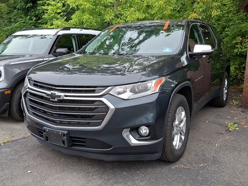 Used 2020 Chevrolet Traverse LT FWD image 3