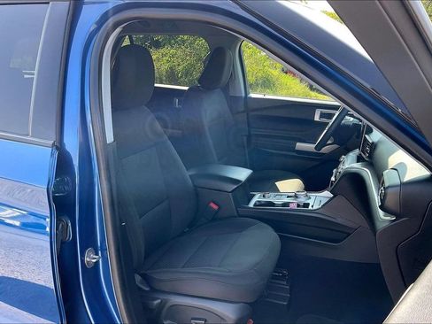 Used 2023 Ford Explorer XLT AWD/4WD image 7