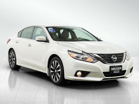 Used 2016 Nissan Altima 2.5 SL w/ Moonroof Package FWD image 7