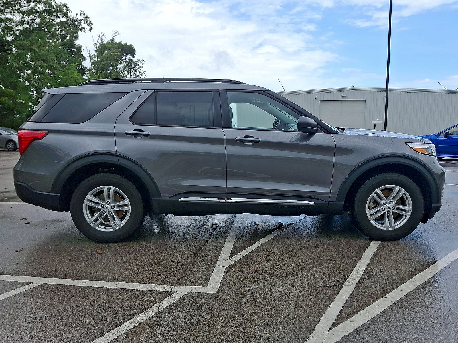 Used 2023 Ford Explorer XLT AWD/4WD image 26