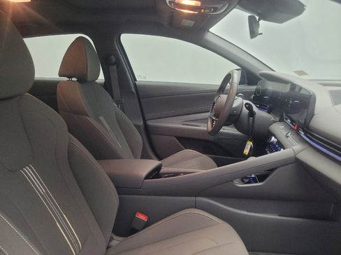 Used 2025 Hyundai Elantra SEL FWD image 21