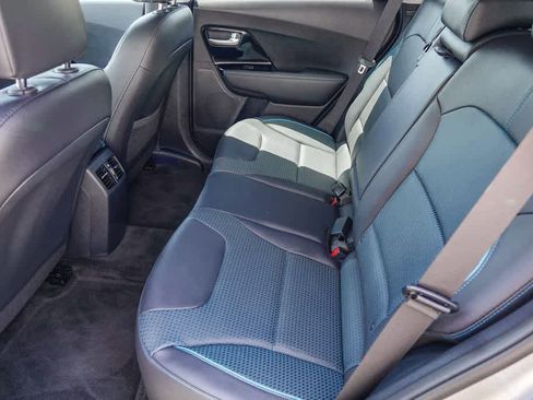 Certified 2022 Kia Niro EX Premium FWD image 17