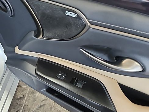 Used 2019 Lexus ES 350 Ultra Luxury image 12