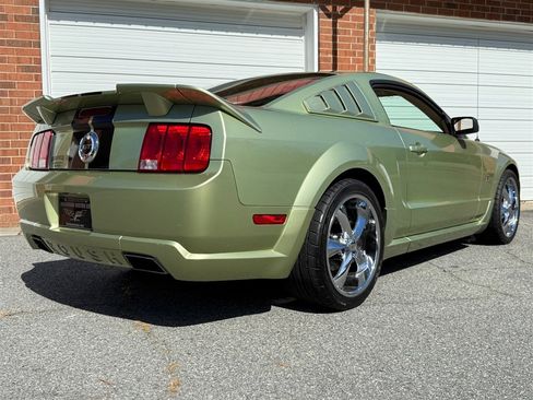 Used 2005 Ford Mustang GT Premium image 32