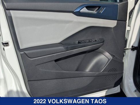 Used 2022 Volkswagen Taos SE FWD image 10