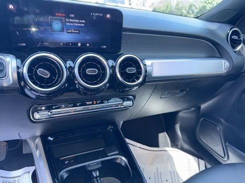 Used 2022 Mercedes-Benz GLB 250 image 11