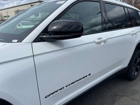 New 2025 Jeep Grand Cherokee L Altitude image 4