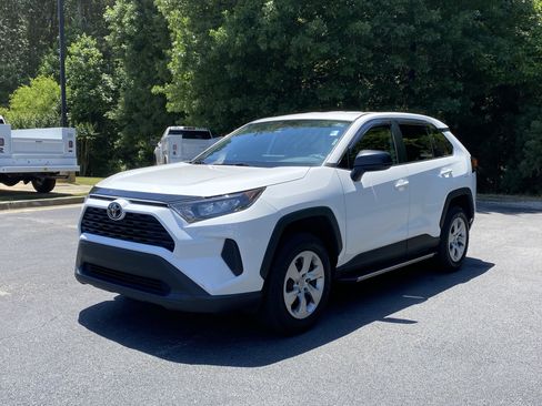 Used 2022 Toyota RAV4 LE FWD image 5