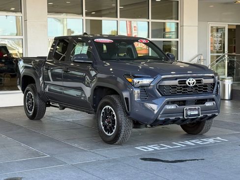Certified 2025 Toyota Tacoma TRD Off-Road image 7