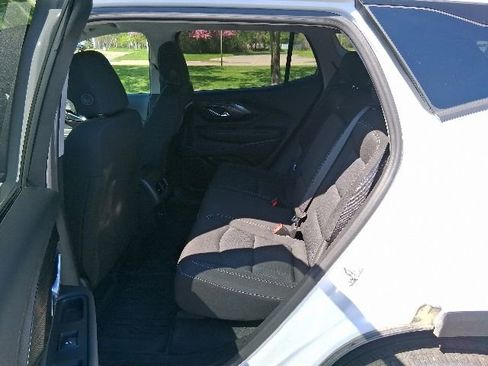 Used 2024 GMC Terrain SLE w/ Driver Convenience Package AWD/4WD image 19