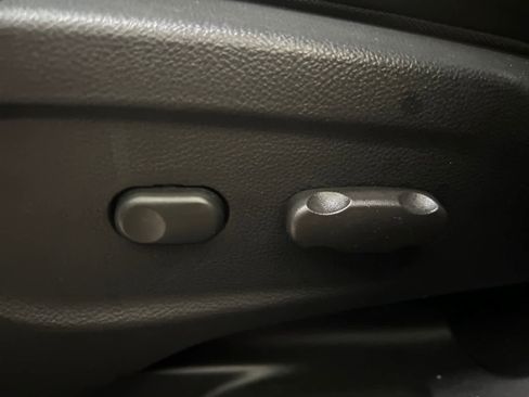 Used 2022 Chevrolet Trax LT w/ LT Convenience Package image 25