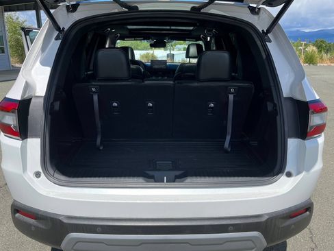 Used 2025 Honda Pilot TrailSport image 22