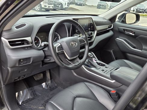 Used 2022 Toyota Highlander XLE image 5