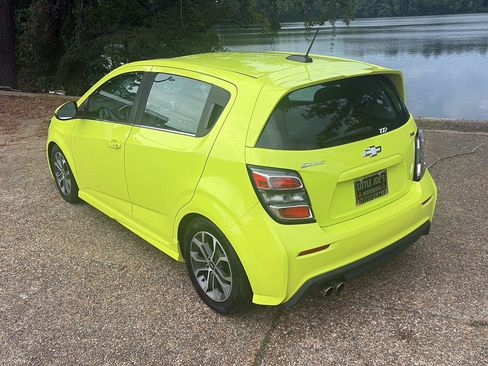 Used 2019 Chevrolet Sonic LT w/ Convenience Package FWD image 9