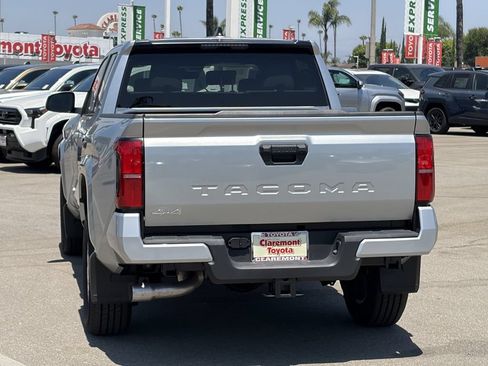 Certified 2025 Toyota Tacoma SR5 AWD/4WD image 41