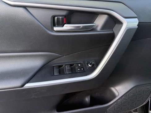 Used 2021 Toyota RAV4 XLE w/ Convenience Package image 10