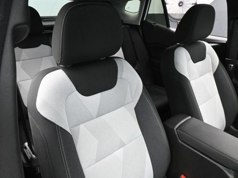 Used 2025 Chevrolet Trax LS FWD image 35