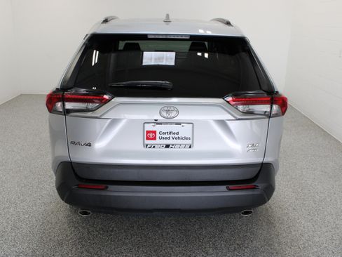 Used 2022 Toyota RAV4 XLE AWD/4WD image 8