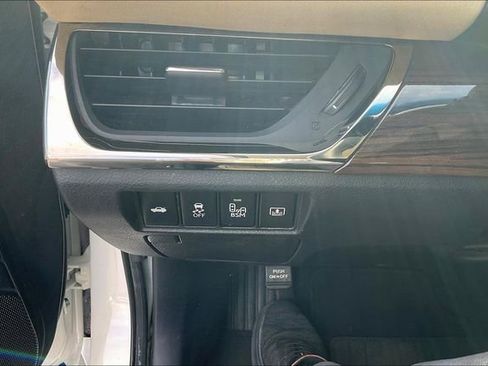 Used 2013 Toyota Avalon Limited image 33