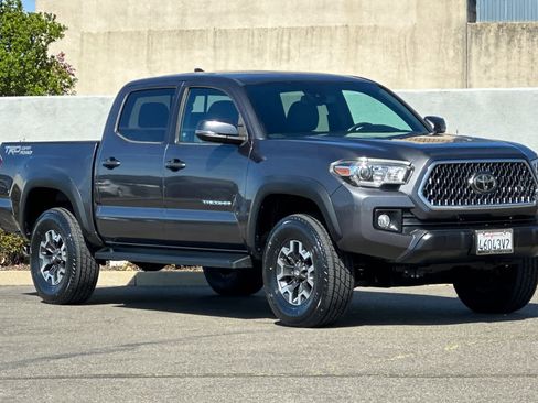 Used 2019 Toyota Tacoma TRD Off-Road w/ Technology Package image 5
