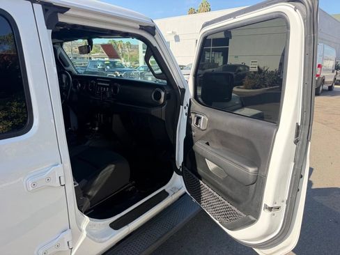 Used 2020 Jeep Wrangler Unlimited Sahara AWD/4WD image 16