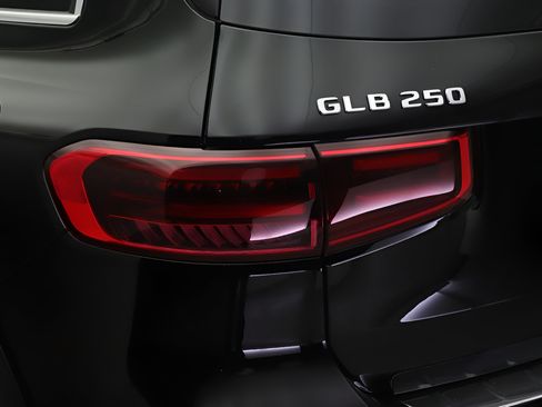 Certified 2026 Mercedes-Benz GLB 250 image 18