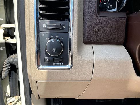 Used 2018 RAM 1500 Laramie w/ Convenience Group AWD/4WD image 34