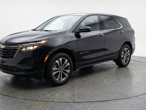 Used 2025 Chevrolet Equinox LT image 3