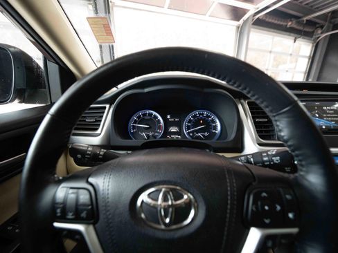 Used 2018 Toyota Highlander Limited Platinum w/ Protection Package #3 image 15