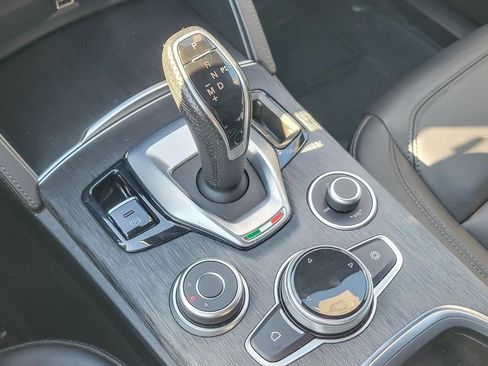 Used 2022 Alfa Romeo Stelvio Sprint image 17