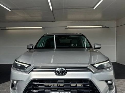 Used 2024 Toyota Grand Highlander AWD image 24