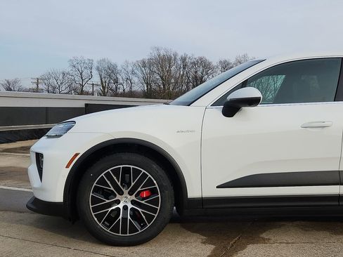 New 2026 Porsche Macan 4S Electric image 6