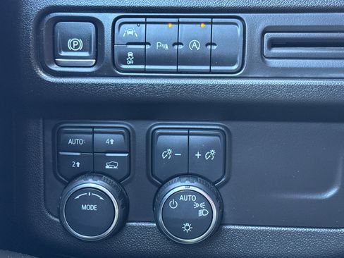 Used 2024 Chevrolet Tahoe LT AWD/4WD image 37