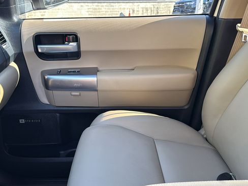 Used 2021 Toyota Sequoia Limited image 18