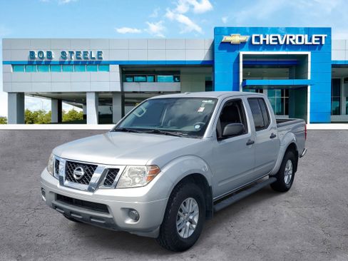 Used 2017 Nissan Frontier SV image 3