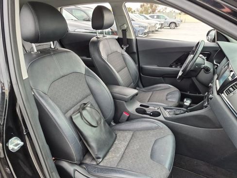 Used 2018 Kia Niro EX FWD image 13