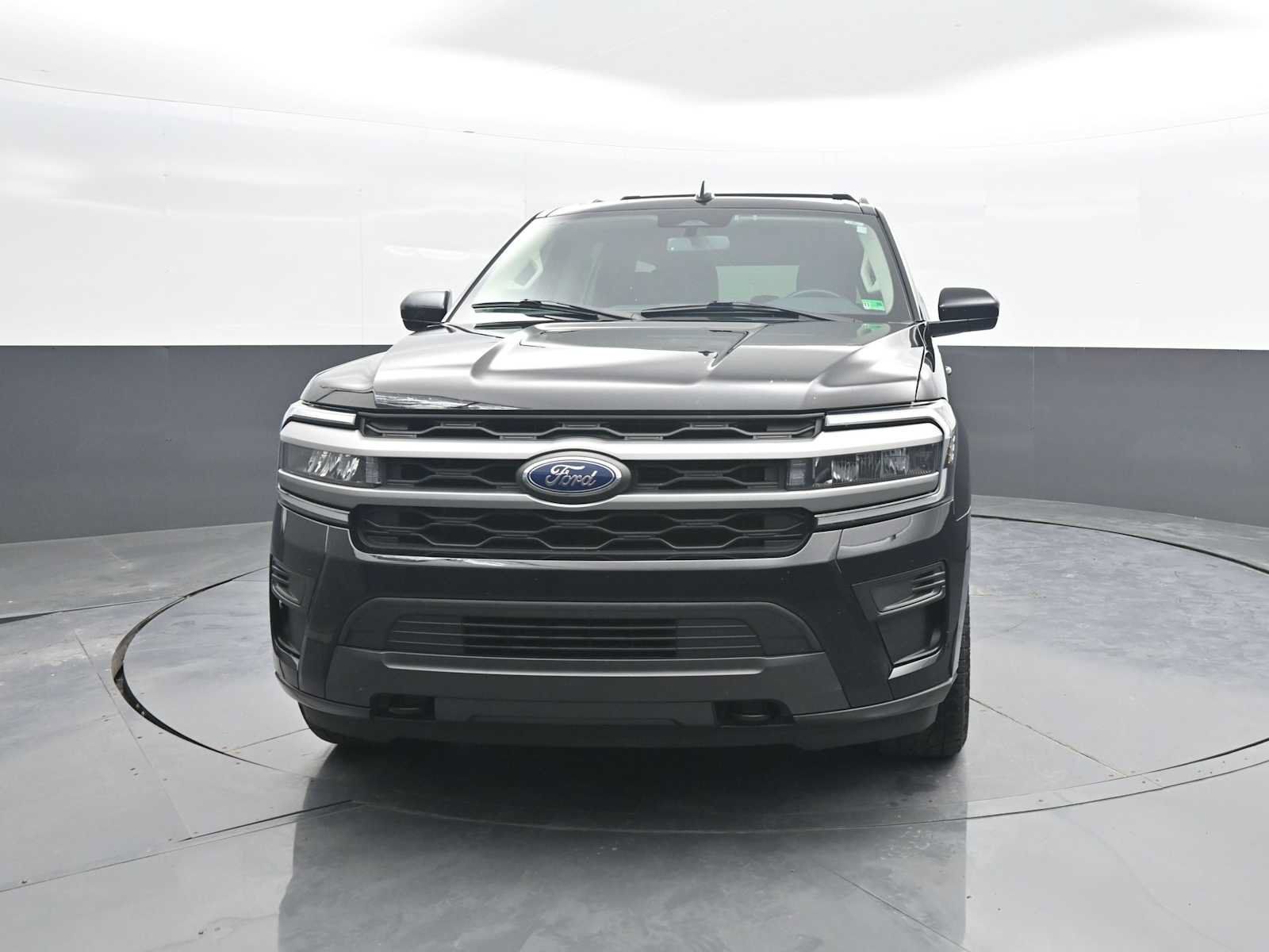 Used 2023 Ford Expedition Max XLT AWD/4WD image 3