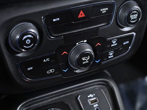 Used 2019 Jeep Compass Trailhawk image 19