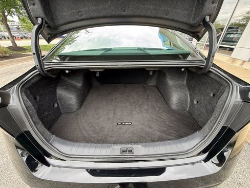 Used 2025 Nissan Altima 2.5 SV FWD image 34