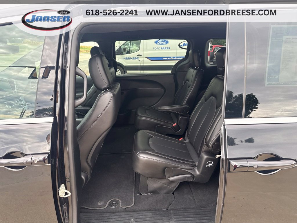 Used 2025 Chrysler Pacifica Select FWD image 27