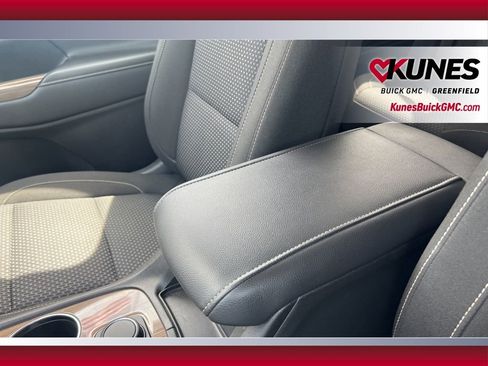 Used 2023 GMC Acadia SLE FWD image 31