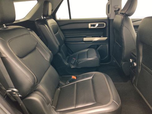 Used 2022 Ford Explorer XLT w/ Equipment Group 202A RWD image 19