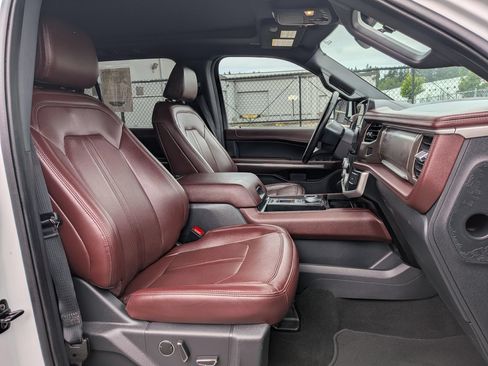 Used 2024 Ford Expedition Limited RWD image 7