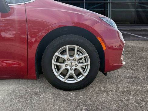 Used 2025 Chrysler Pacifica Select FWD image 22