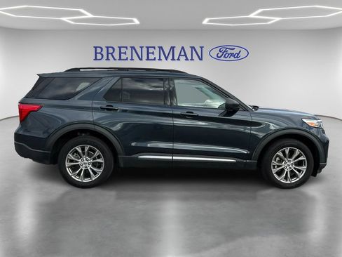 Used 2022 Ford Explorer XLT w/ Equipment Group 202A image 4