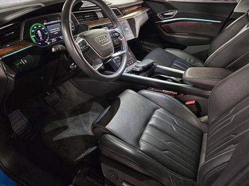 Used 2019 Audi e-tron Prestige w/ Prestige Package AWD/4WD image 10