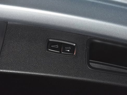 Certified 2026 Porsche Macan AWD/4WD image 34