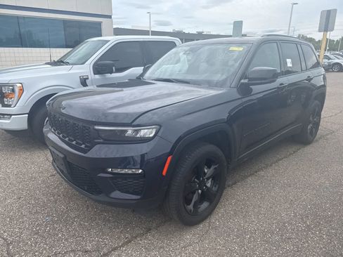 Used 2024 Jeep Grand Cherokee Limited w/ Luxury Tech Group II AWD/4WD image 2