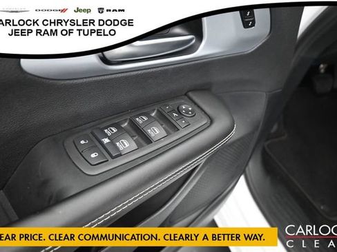 Used 2026 Chrysler Pacifica Limited FWD image 14