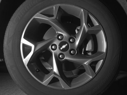 Used 2025 Chevrolet Trax LT w/ LT Convenience Package FWD image 13